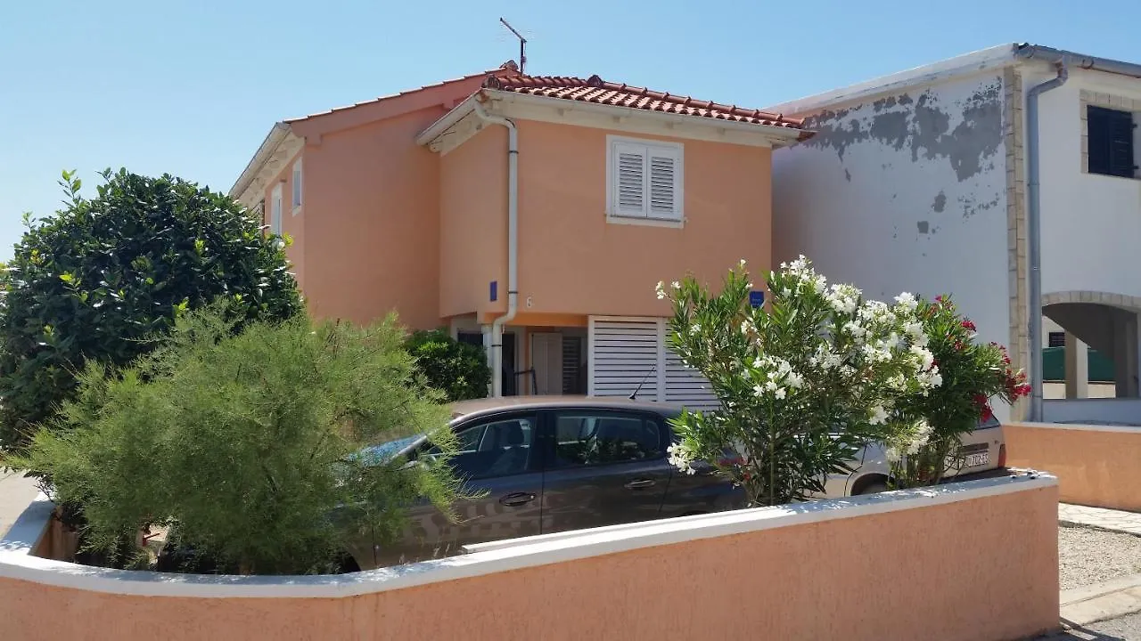 Apartments By The Sea Vir - 18236